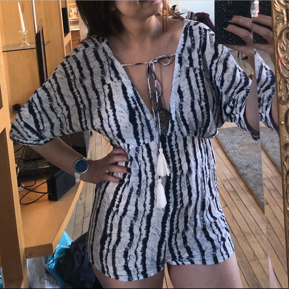 En Creme Blue and White Romper